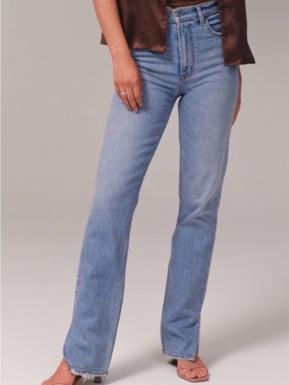 Abercrombie & Fitch Light
Blue Straight Leg Curve Love
Vented hem Jeans NWT